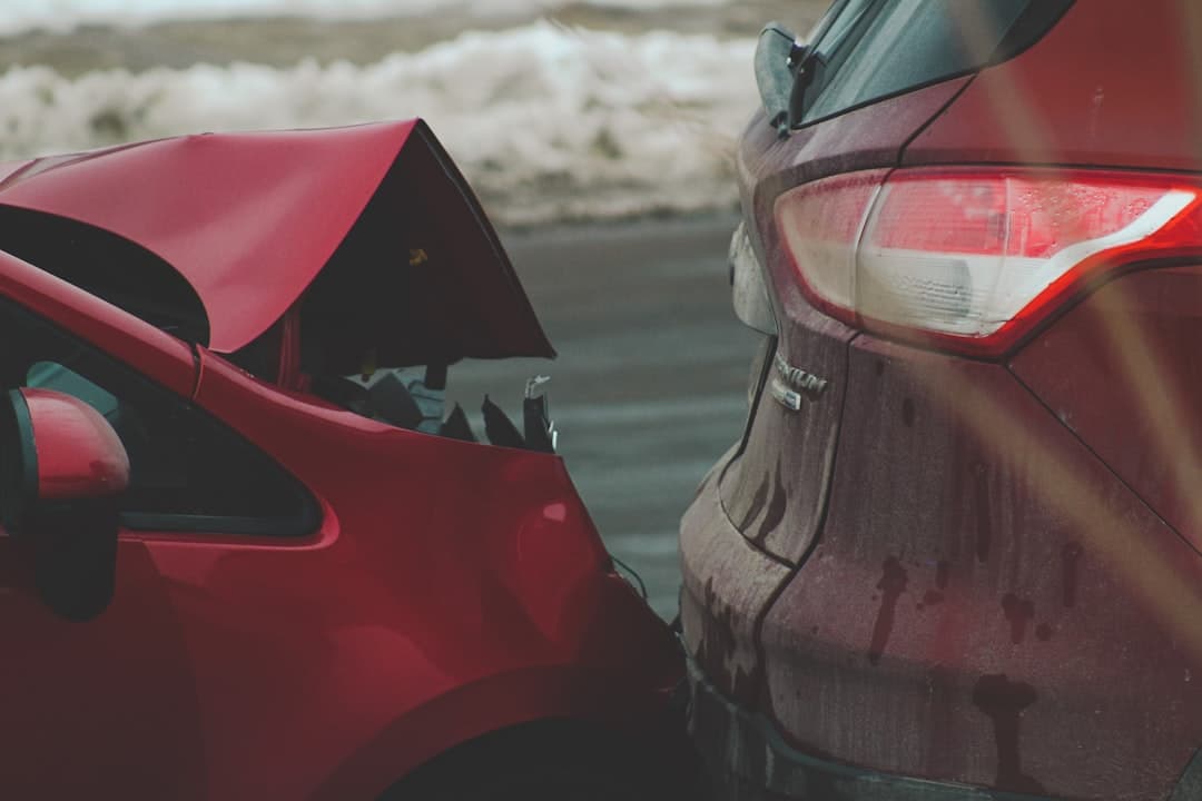 Deux voitures impliquées dans un accident de la route, constat amiable